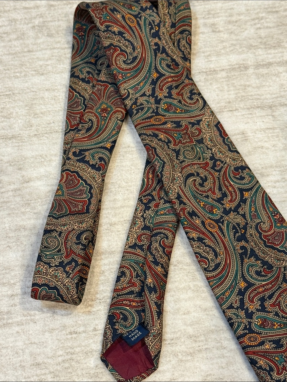 100% silk Gant Paisley Pattern Men's Tie in Black, Red & Green - Picture 8 of 10